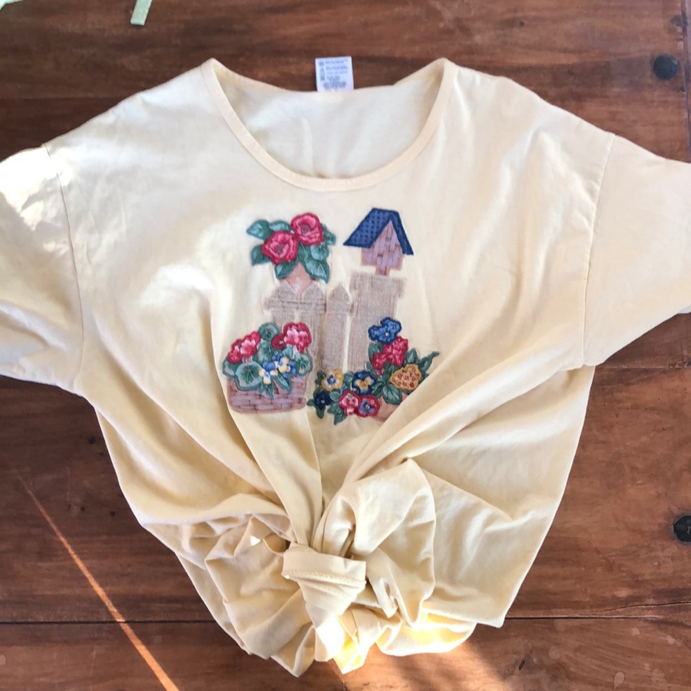 5/$35 Embroidered vintage Tee
